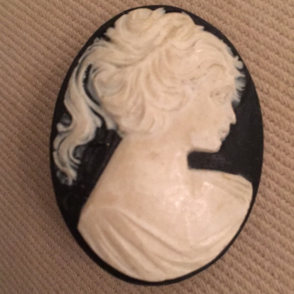 Vintage Jewelry - Vintage black celluloid cameo pin brooch Vintage Jewelry - Vintage black celluloid cameo pin brooch